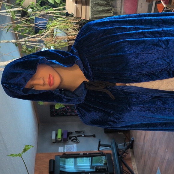 Deep Blue Velvet Cloak * 59 Inches Long Plus 14 Inch Hood * Halloween * Spooky - Picture 6 of 11